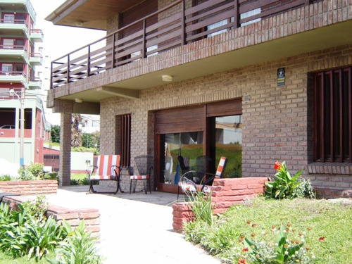 Importe Chalet En Esquina Con Vista Al Mar. Zona Centro Gran Parque 2 Cocheras