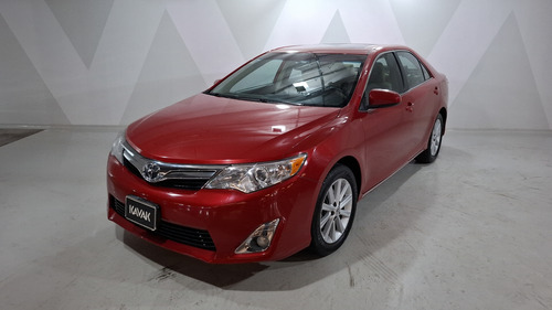Toyota Camry 2.5 XLE L4 6AT