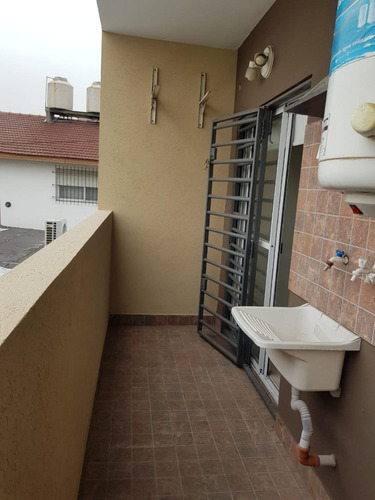 Imagen 2 de 13 de Departamento Dos Ambientes Y Medio En Venta Al Frente