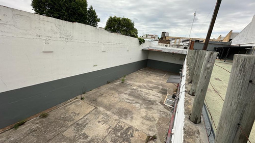 Depósito En Alquiler En El Barrio De Villa Riachuelo Con Salida A 3 Calles.