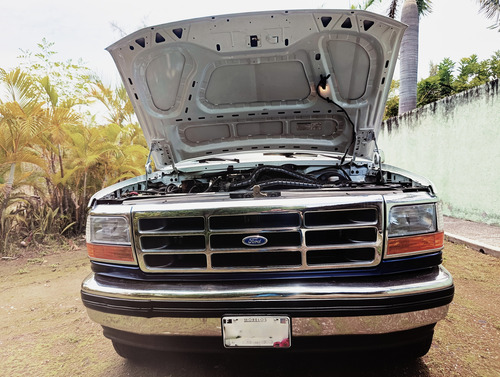 Ford Bronco 1993. Completamente Restaurada. Todo Funcionando
