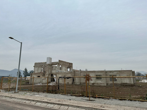 Condominio, Guardias 24/7 En Chicureo, A Pasos De Colegios