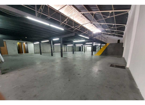 Alquilo Galpón 1200m2 Chacao 9867