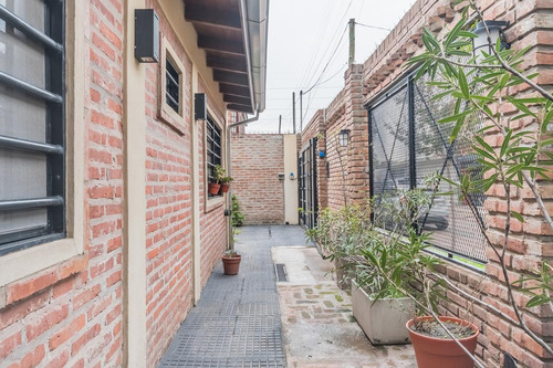 Imagen 6 de 25 de Casa De 2 Dormitorios Con Piscina En Venta En Ciudad Evita