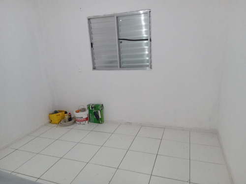Duas Casas Germinadas Com 4 Cômodos, Garagem, Quintal E Lavanderia