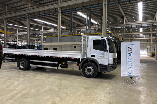 Caminhão Mb Atego 1719 4x2 Carroceria De Metal Aizi