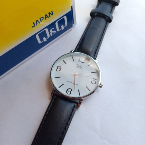 Reloj Analogo Qyq Quartz Hombre Pulso Cuero Resistente Agua