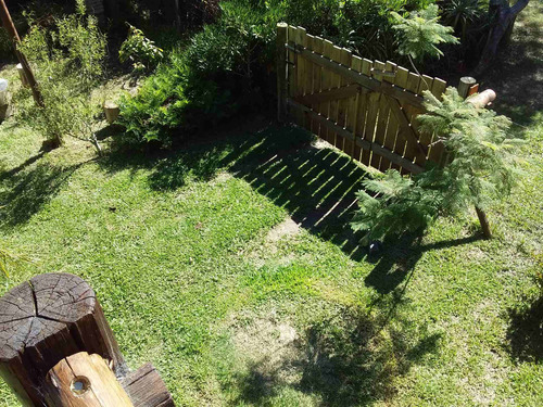 Cabaña De Madera En Anaconda Zona De Bosques Cerca De Playa