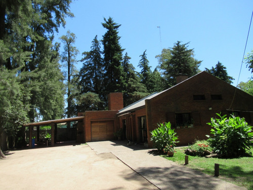 Casa Con Quincho Y Piscina, 3 Dormitorios Zona Km 50 Pilar, Barrio Abierto La Esmeralda