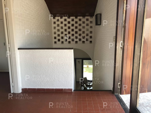 Casa En Venta En Playa Mansa, Punta Del Este, Uruguay