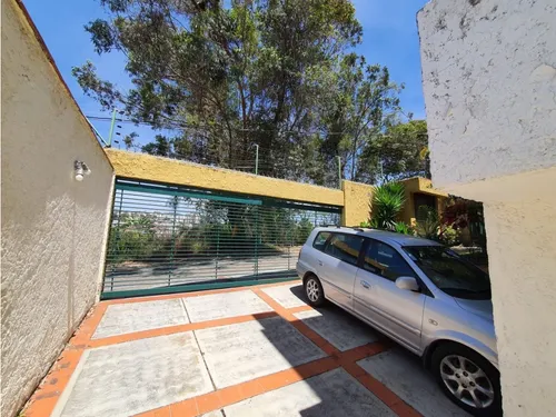 Venta Casa Tres Plantas En Lomas De Club Hipico Con Anexo Baruta