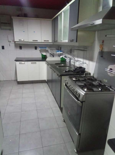 Casa - Pocitos- Venta- 6 Dormitorios- Parrillero- Lavadero- Patio- 6 Baños- Excelente Ubicación.