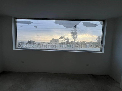 25-4710 Rahdeleste Vende Local Comercial Una Excelente Oportunidad De Inversión En Zona De Crecimiento En Cabudare, 25-4710 Av Intercomunal Muy Cercano A Mundo Traki En Centro Comercial Con Seguridad