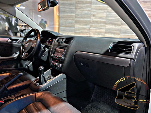 Imagen 17 de 21 de Volkswagen Vento 2.0 Sportline Mt