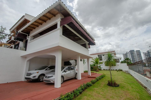 Venta De Casa De 478 M2 En Los Guayacanes, Hato Pintado 22-7752