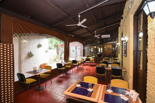 Imagen 1 de 11 de Excelente Local En Colonia Del Sacramento. Avenida Principal