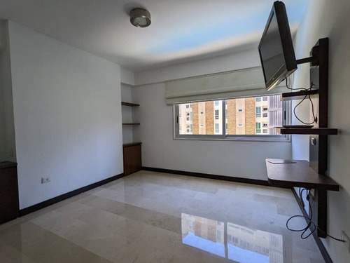 Imagen 18 de 20 de En Alquiler Bello Apartamento Las Mesetas 210 M2