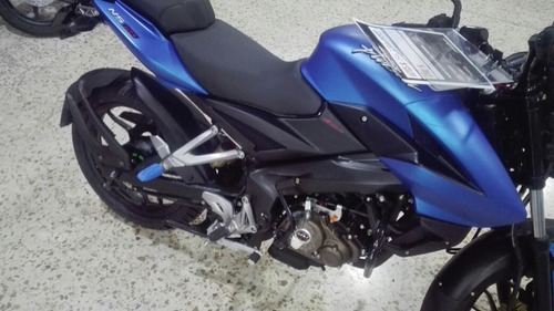 Pulsar200ns Tope Antideslizante Posapies Trasero.