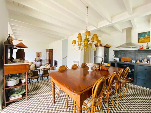 Encantadora Casa En El Corazón De Zapallar