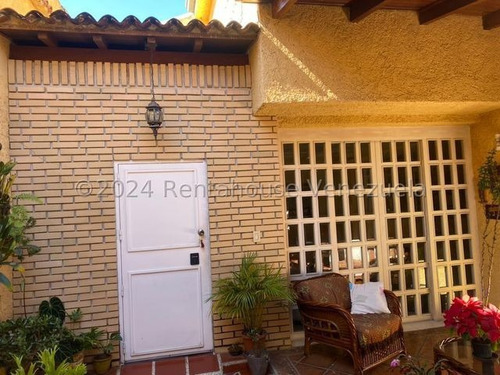 Townhouse En Venta Remodelado Urbanización Santa María Los Teques