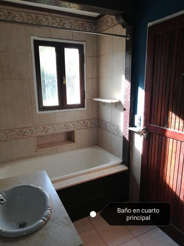 Casas En Venta - 8 Dormitorios 5 Baños - Bella Vista