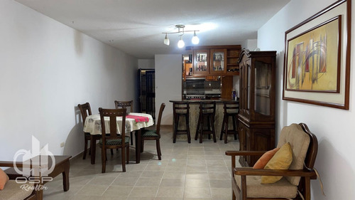 Apartamento En Pb En Res. La Quinta. Los Teques