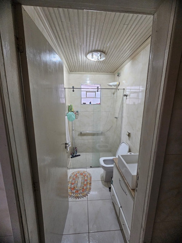 Imóvel Com Duas Casas E Quintal Grande - Documento Todo Regu