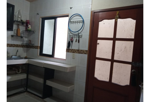 Casa En Venta En El Centro, De 6 Recamaras, Locales Y Piscina