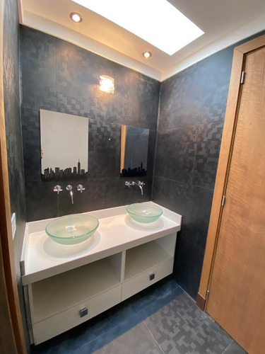 Sin Comision. Urgente!!! Escucho Oferta Razonable. Con Renta. Inmobiliarias Abstenerse.