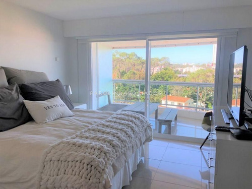 Departamento De 2 Dormitorios En Torre Aquarela, Mansa, Punta Del Este-ref:278