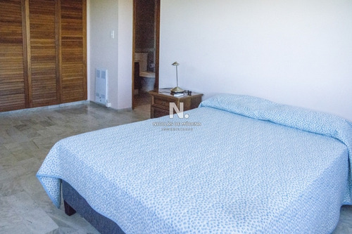 Departamento En Venta De 3 Dormitorios.- Ref: 3646