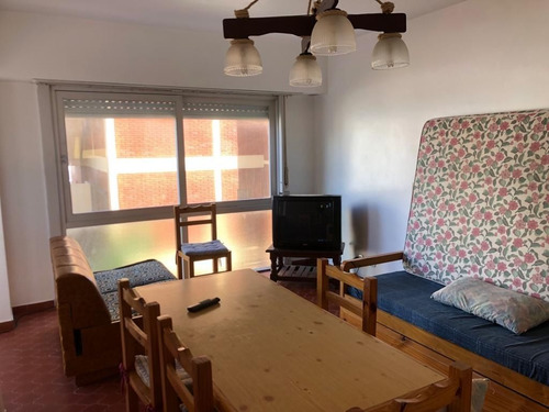 Imagen 3 de 12 de Departamento En Venta De 1 Dormitorio C/ Cochera En Gesell