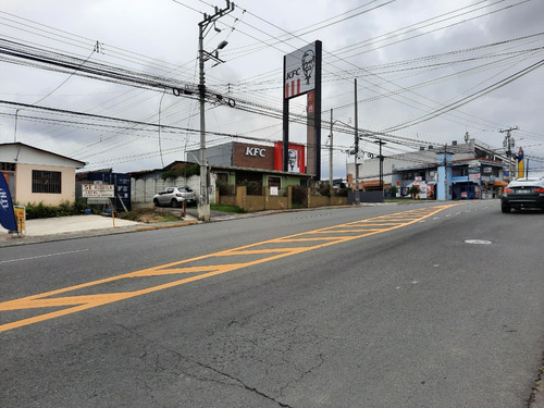Lote Esquinero Con Uso De Suelo Comercial