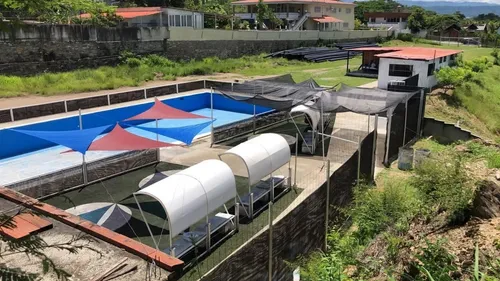 Gm - Se Vende Centro Deportivo En Charallave Con Canchas De Futbol, Piscina, Restaurante, Estacionamiento Y Los Servicios Necesarios En Terreno De 13.189 M2.