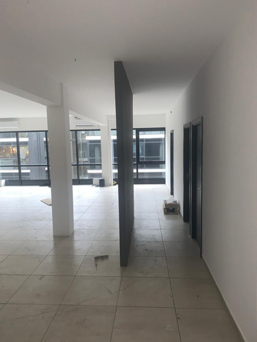Alquiler De Oficina En Parque Leloir (174m2)