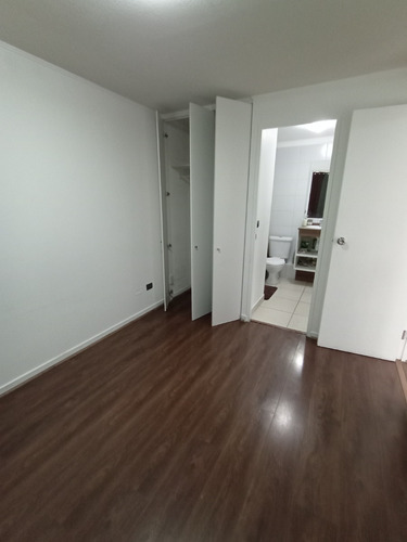 Dpto. 1 Dorm / 1 Baño / Calle Mario Kreutzberger, Santiago.