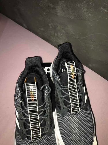 Tênis adidas