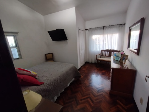 Se Vende Casa De 3 Dormitorios Con Gran Terreno Sobre Ruta 8 Próxima A Zona America