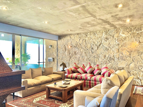 En Venta Interesante Y Sólida Casa En Costa Cachagua