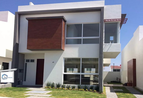 Hermosa Residencia En Real Del Bosque, 3 Recámaras, Estudio,