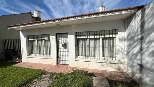 Venta En Block Casa 3 Amb+2 Deptos. Bosque Alegre