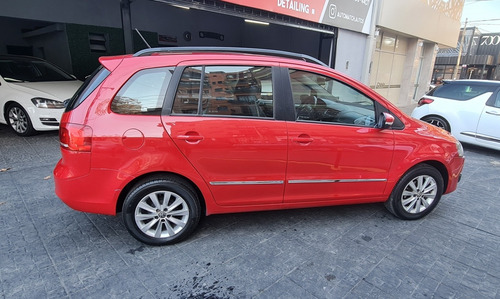 Imagen 13 de 15 de Volkswagen Suran 2011 1.6 Highline 101cv 11c