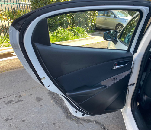 Mazda Mazda 2 Sdn S 6Mt