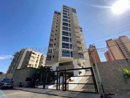 En Venta Espectacular Apartamento Ubicado En El Triangulo Del Este Barquisimeto, Zl 24-15446