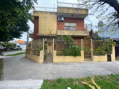 Casa En Venta En  Caseros