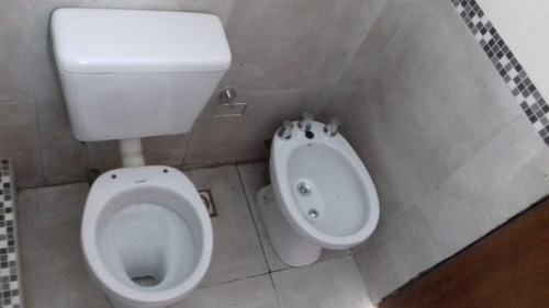 Venta En Block. Local A Estrenar + 10 Deptos De 2 Y 3 Amb + 4 Cocheras. Ideal Inversor.