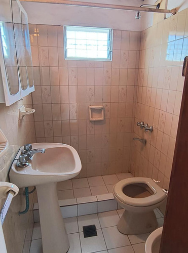 Casa En Venta - 2 Dormitorios 2 Baños - 275mts2 - Tolosa