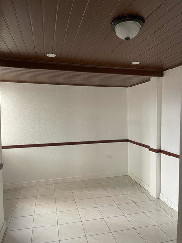 Imagen 2 de 14 de Apt. Tibas. Cerca Hospital Unibe, Mall Lincoln, Automercado.