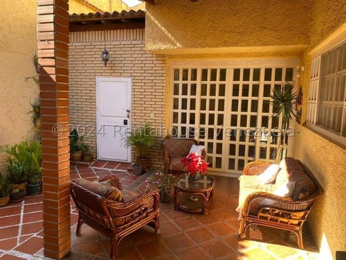Townhouse En Venta Remodelado Urbanización Santa María Los Teques