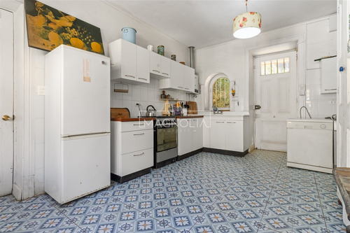 Casa En Venta De 6 Dorm. En Algarrobo